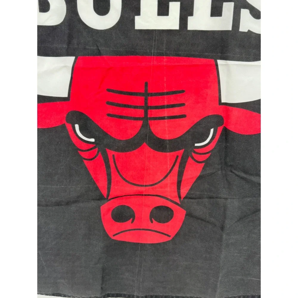 Chicago Bulls NBA Vertical Banner Flag Black‎ Red White